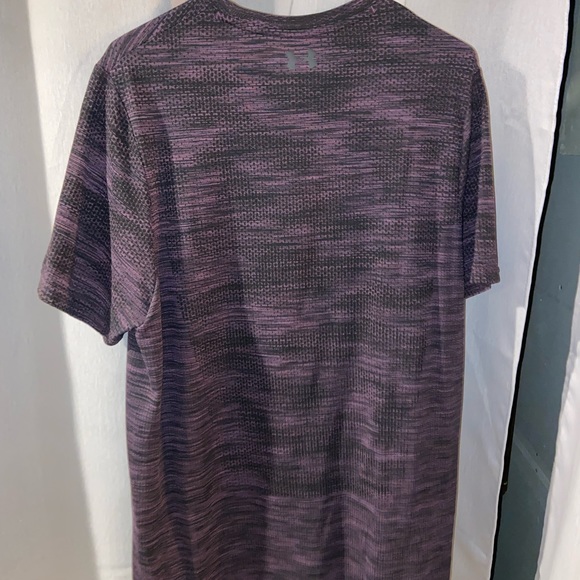 2 UA Heatgear fitted tees - Picture 5 of 7